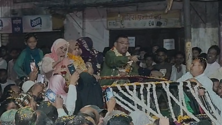 Jugsalai: नौशीन खान का विजयी जुलूस, एच.के. टावर पर फूलों की बारिश के साथ भव्य स्वागत