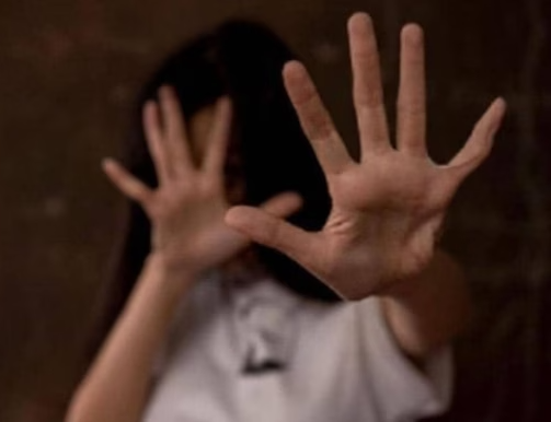 Lucknow: में मानवता शर्मसार, टीचर ने नाबालिग छात्रा के साथ की दरिंदगी