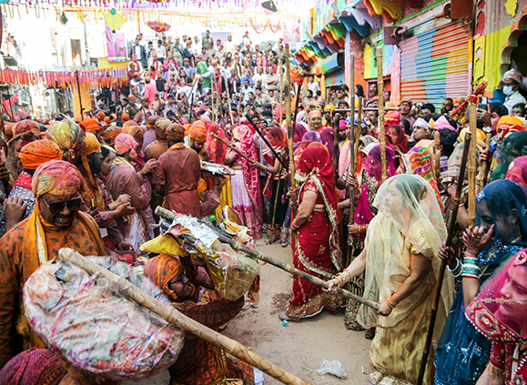 Mathura: लठमार होली में भीड़ के कारण प्रशासन  की ‘सुपर-ट्रैफिक’ गाइड