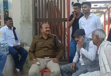 Morena: बारात के दरवाजे पर दूल्हे के भाई से 4.10 लाख की लूट