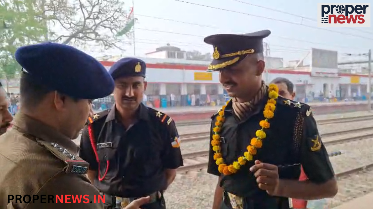 Rohtas: रोहतास के लाल ने लहराया परचम, NDA क्रैक कर लौटे विकेश का सासाराम स्टेशन पर भव्य स्वागत