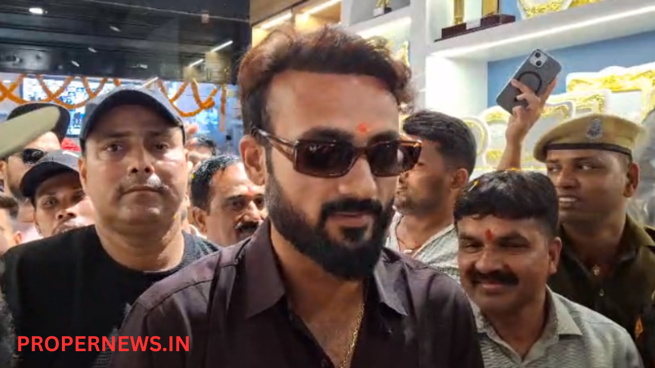 Sasaram: अंतरराष्ट्रीय क्रिकेटर आकाशदीप का भव्य स्वागत-खेल शोरूम का किया उद्घाटन, युवाओं को दिया सफलता का मंत्र