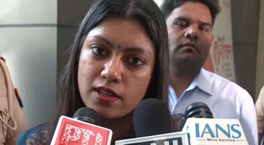 Noida DM Medha Roopam Case