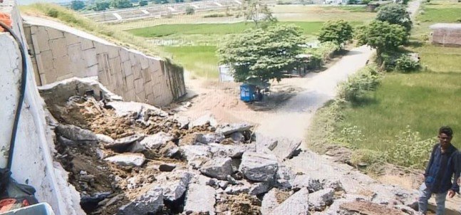 Kanpur Expressway damaged
